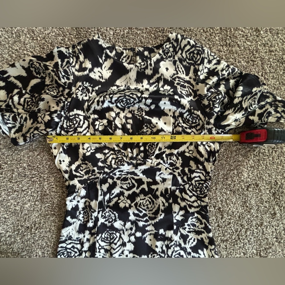 TOPSHOP Flutter Sleeve Open Back Satin Dress. Size 2. Black Cream Floral Print - Picture 8 of 13